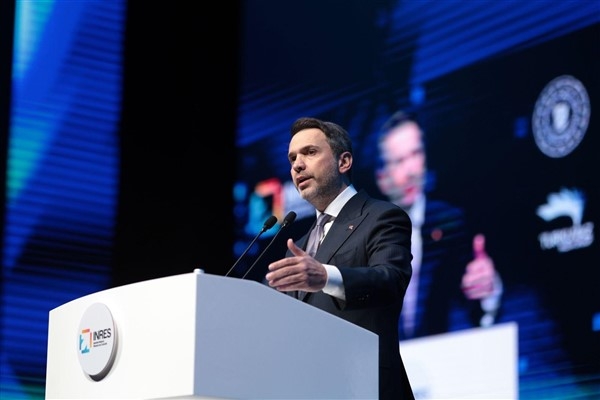 Bakan Bayraktar, ODTÜ'de akademisyenler ve öğrencilerle buluştu