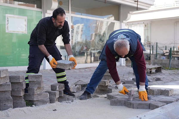 Etimesgut’ta Fen İşleri ekiplerinin altyapı ve üstyapı mesaisi sürüyor