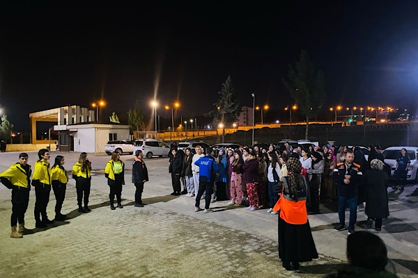Batman’da öğrenci yurtlarında deprem tatbikatı gerçekleştirildi