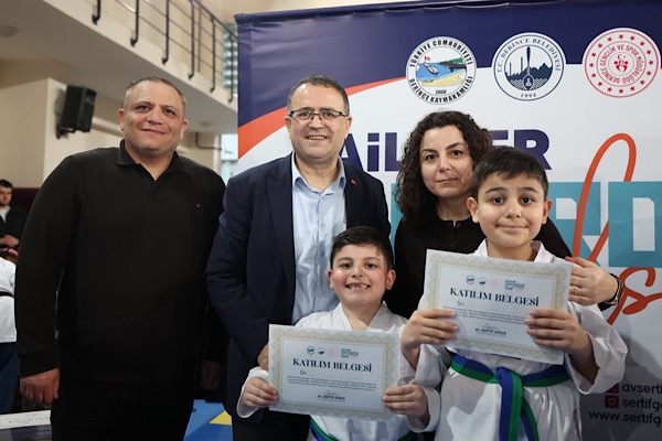 Derince’de &Prime;Aileler Sporda Olsun, Çocuklara Teşvik Olsun&Prime; programı devam ediyor