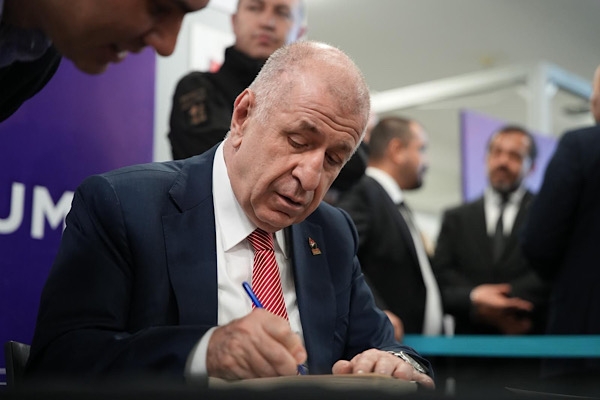 Özdağ, Ordu ve Siyaset İlişkileri Söyleşisi’ne katıldı