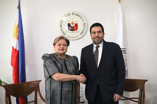 Filipinler Cumhuriyeti Dışişleri Bakanı Lazaro, Al Hamidi ile görüştü