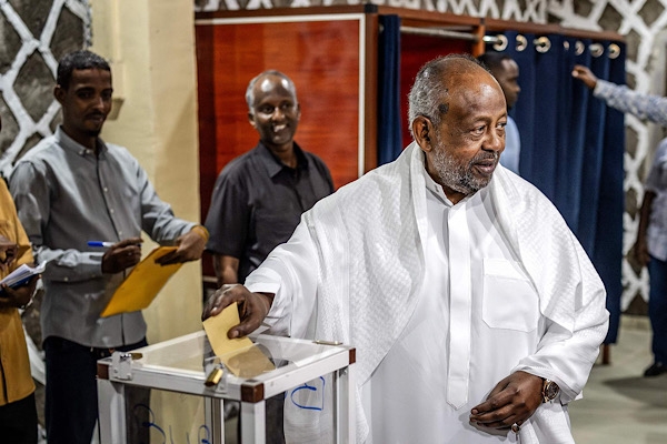 Xi Jinping’den Cibuti Cumhurbaşkanı Guelleh’e tebrik mesajı