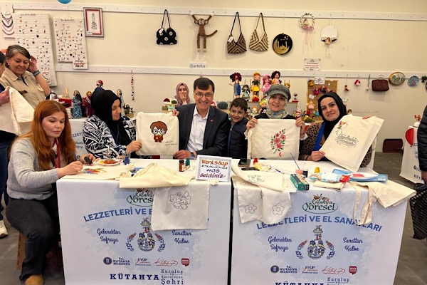 Başkan Kahveci, Kütahya Yöresel stantlarını ziyaret etti