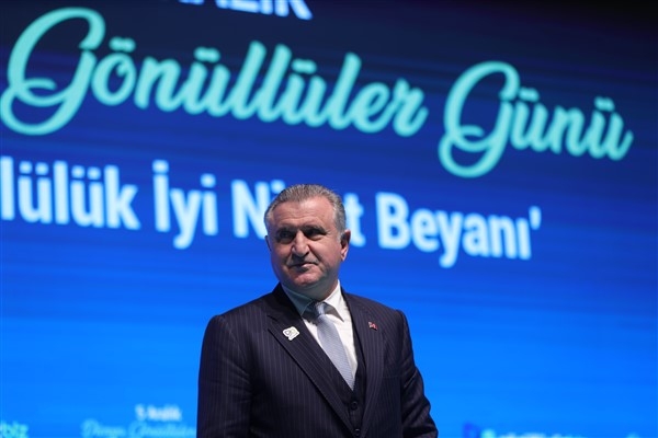 Bakan Bak’tan Yusuf Fehmi Genç’e tebrik mesajı
