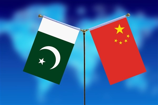 Pakistan Başbakanı Şerif Çin ziyaretine başladı