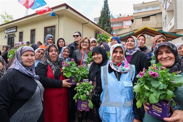 Başkan Şahin 25 Aralık Mahallesi’nde vatandaşlarla bayramlaştı