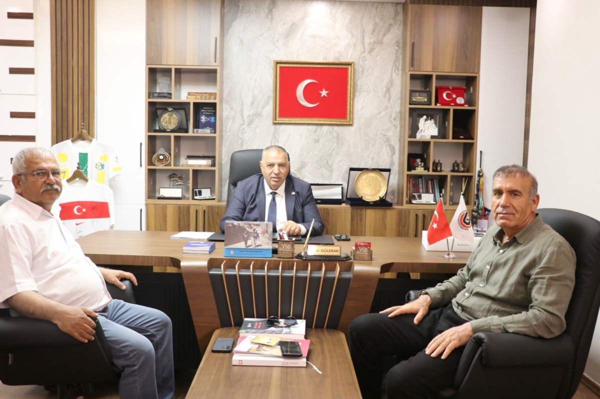  Canbeyli, Şanlıurfa Çalışan Gazeteciler Derneği Başkanı ve Urfanatik Gazetesi imtiyaz sahibi Tahir Gülebak’ı ziyaret etti.
