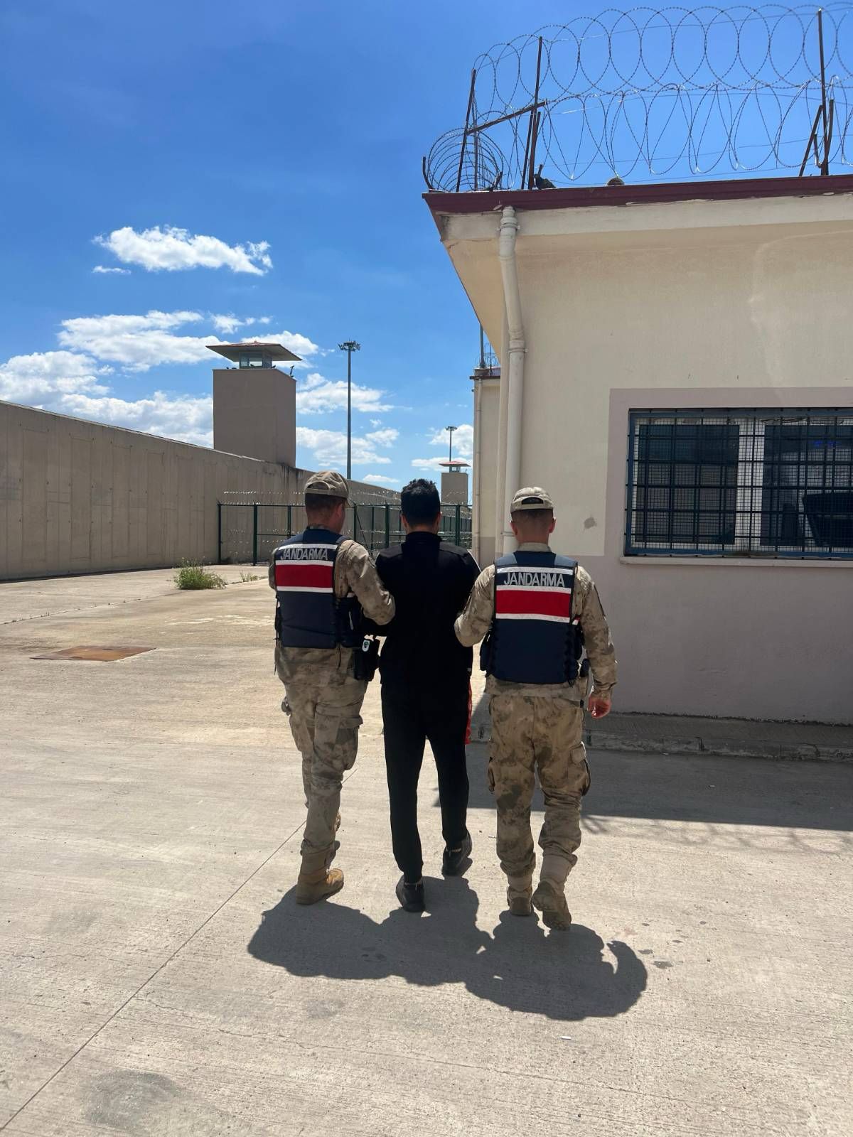 Şanlıurfa’da Göçmen Kaçakçılığı Suçundan Aranan Şahıs Yakalandı