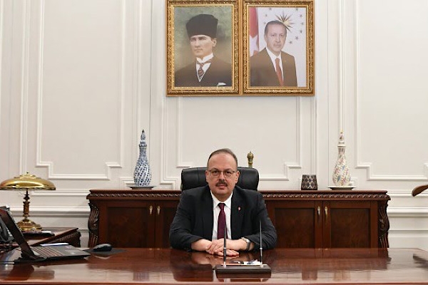 Vali Canbolat, Başak Çocuk Evi'ni ziyaret etti