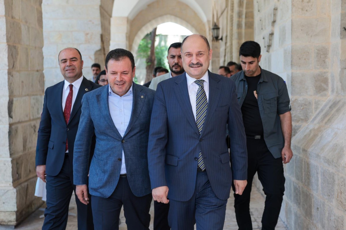BİR ÇOCUĞUN GÜLÜMSEMESİ BİR ŞEHRİN NEFES ALMASIDIR