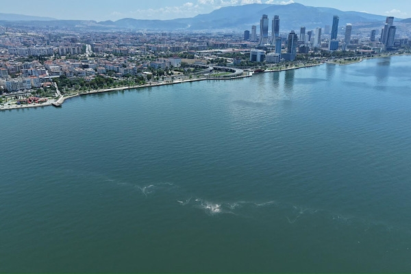 İzmir Körfezi’nde rutin havadan denetimlerde kirlilik belirlendi