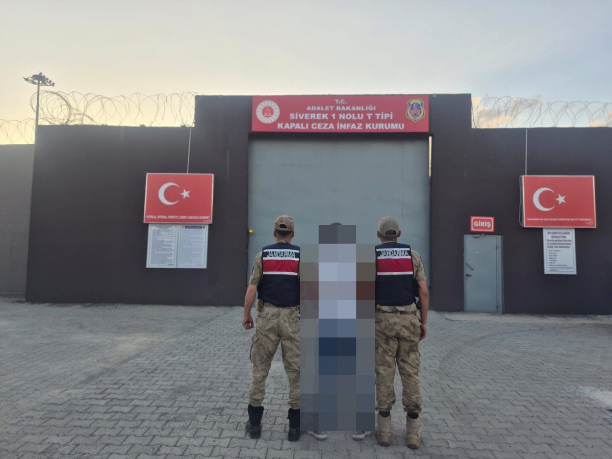 Şanlıurfa’da Aranan 2 Hükümlü Jandarma Operasyonuyla Yakalandı