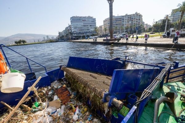 İzmir Körfezi’nden 1,2 milyon ton dip çamuru çıkarıldı