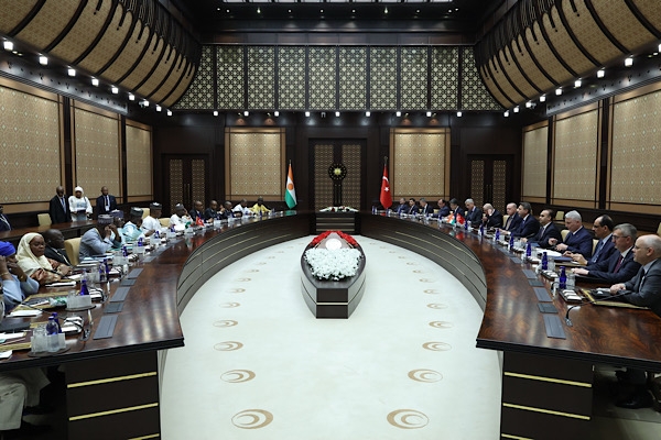 Cumhurbaşkanı Erdoğan, Tiani ile heyetler arası görüşme gerçekleştirdi