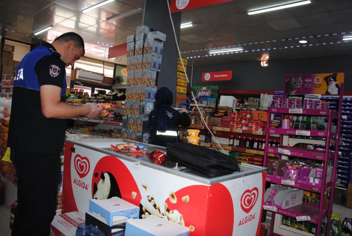 Şanlıurfa’da Tarihi Geçmiş Ürünlere Geçit Yok: Zabıta Denetimleri Sıklaştırıldı