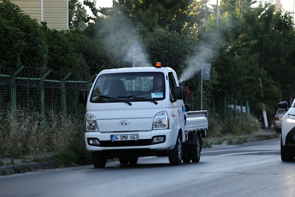 Küçükçekmece’de haşere ve sivrisineklere karşı ilaçlama çalışmaları yapıldı