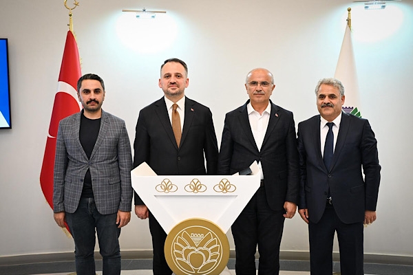 Bakan Yardımcısı Eminoğlu, Malatya Büyükşehir Belediyesini ziyaret etti