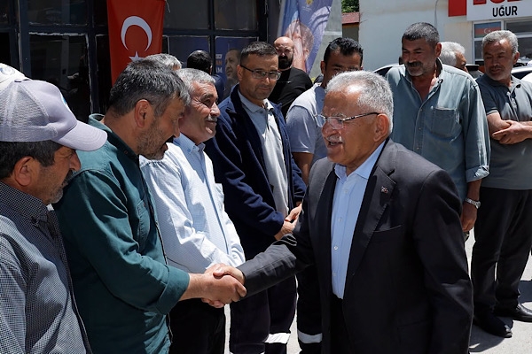 Başkan Büyükkılıç, Akkışla ve Çiftlik Mahallesi’nde vatandaşlarla buluştu