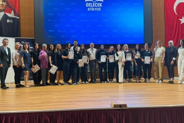 Gelecek Atölyesi Projesi ilk mezunlarını verdi