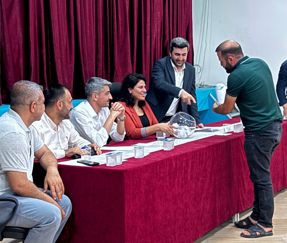 Suruç Belediyesi'nden Ekonomiye Destek: Seyyar Satış Noktaları Hak Sahiplerine Teslim Edildi