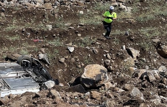 Şanlıurfa'nın Siverek İlçesinde Otomobil Devrildi: 4 Kişi Yaralandı
