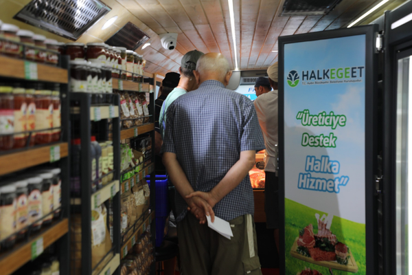 Mobil Halk Ege Et bu kez Güzelçamlı'da vatandaşlarla buluştu