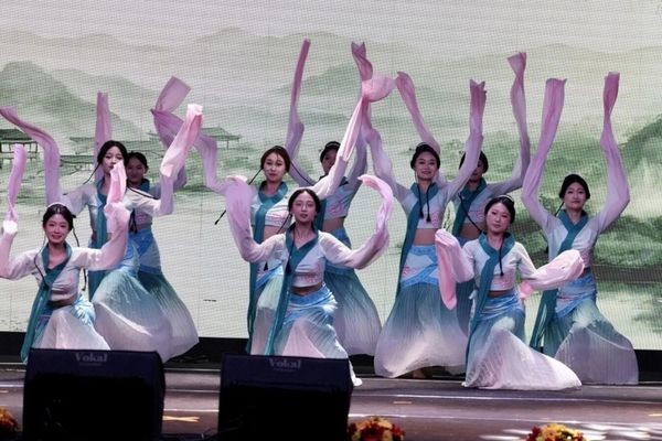 55 yıllık Türkiye-Çin dostluğu Fethiye'de sahneye taşındı
