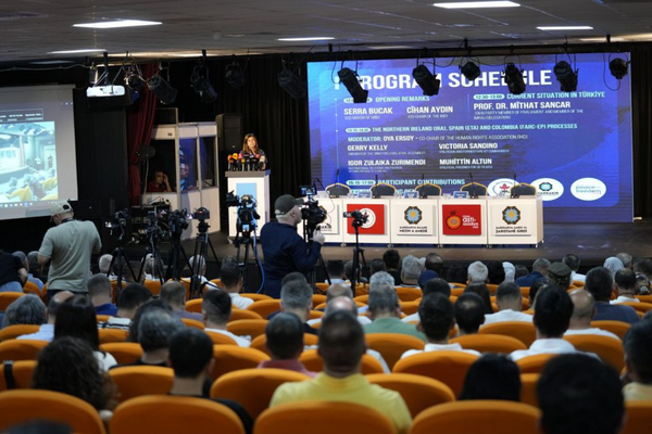 Diyarbakır'da &Prime;Toplumsal Barış Süreçleri ve Dünya Örnekleri&Prime; konferansı düzenlendi