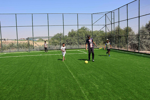 Haliliye'de kırsal mahallelere 15 yeni halı saha kazandırılıyor