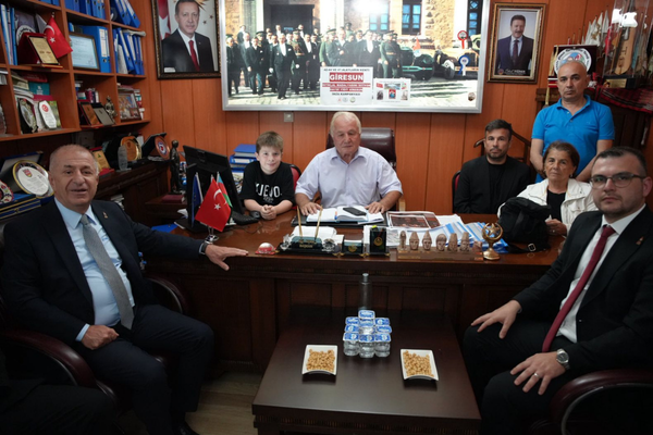 Özdağ, Giresun Esnaf ve Sanatkarlar Odaları Birliği'ni ziyaret etti