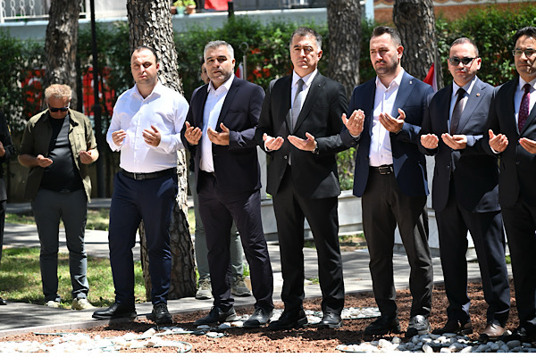 Manisa'da 15 Temmuz dolayısıyla şehitlik ziyaretleri gerçekleştirildi