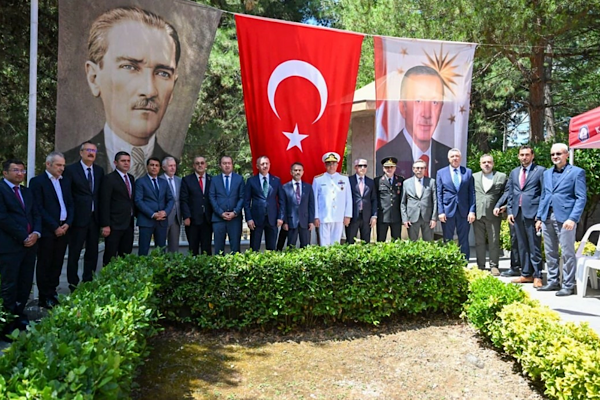 Kocaeli'nde 15 Temmuz şehitleri kabirleri başında anıldı