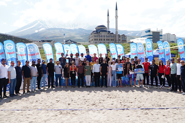 Erciyes'te 2 bin 200 metre rakımda Plaj Voleybolu Turnuvası düzenlendi