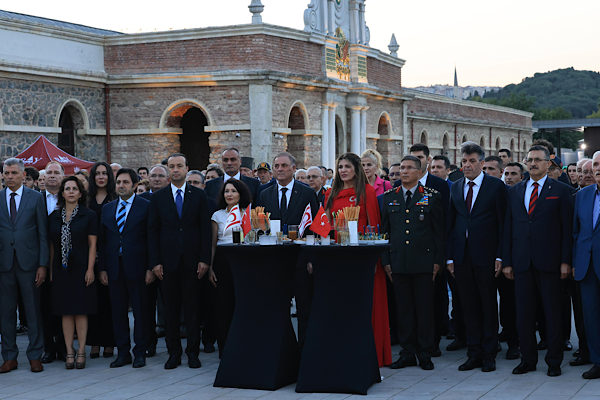İstanbul'da Barış ve Özgürlük Bayramı dolayısıyla resepsiyon düzenledi