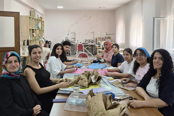 Batman'da çocuklar geri dönüşüm malzemeleriyle tasarım yaptı