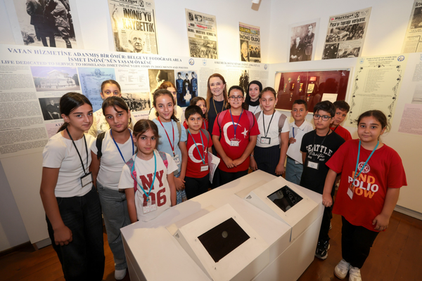 Lozan Barış Antlaşması'nın 103. yılı Konak'ta törenle kutlandı