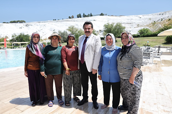 Pamukkale Belediyesi’nden &Prime;Annemle Yüzmenin Tam Zamanı&Prime; projesi