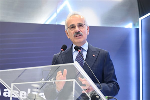 Bakan Uraloğlu, milli boccia sporcuları Emre ve Fulya Vural'ı ağırladı