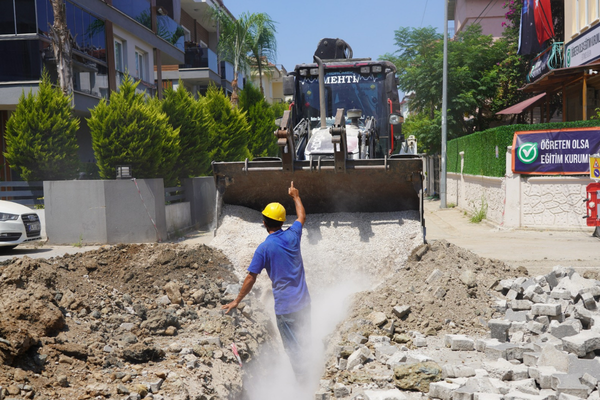 Fethiye Kesikkapı'da içme suyu hattı yenileniyor: Basınç sorunu çözüme kavuşuyor