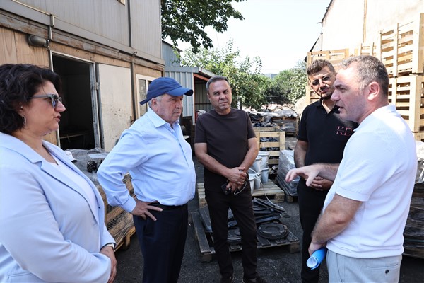 Başkan Özdemir, mahallelerde incelemelerde bulundu