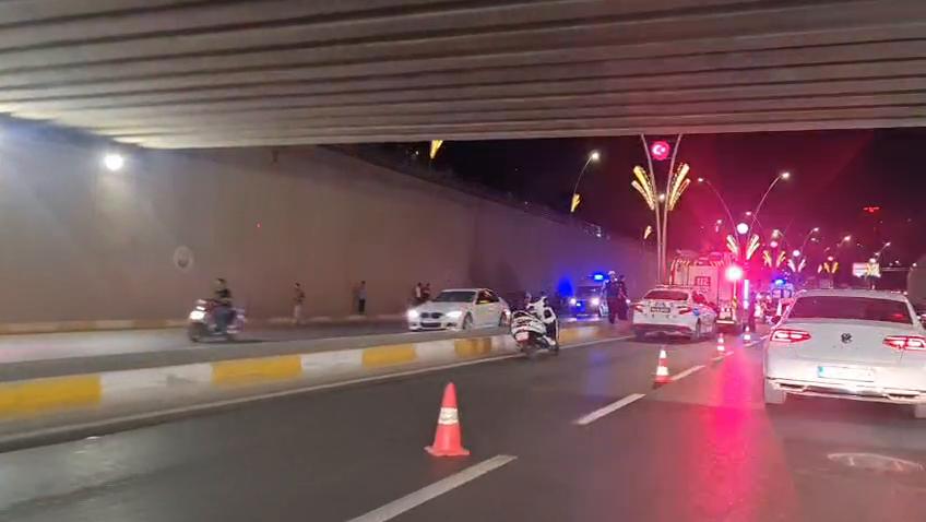 Karaköprü Yolunda Korkutan Kaza: Takla Atan Araçta Sıkışan 2 Kişiyi İtfaiye Kurtardı