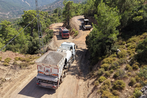 Küçüklü Mahallesi'nde 5 kilometrelik yolda asfalt çalışması başladı