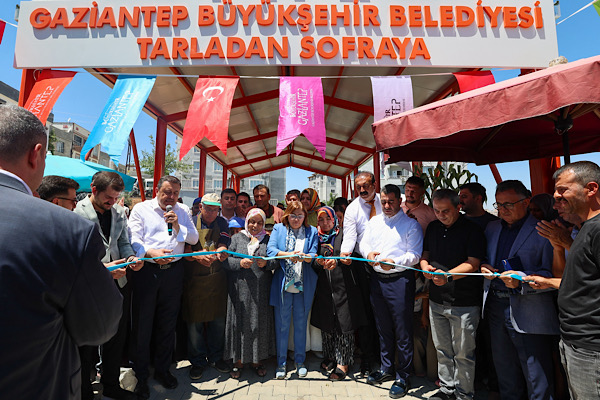  Serinevler Mahallesi'nde &Prime;Haydi Tarladan Sofraya&Prime; pazar yeri açıldı