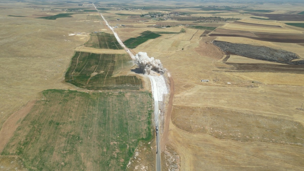 Haliliye ile Siverek Arasındaki 29 Kilometrelik Grup Yolu Sıcak Asfaltla Yenileniyor