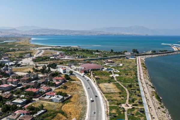 Van’da Sahil Yolu’nun 2. ve 3. etapları birbirine bağlanıyor