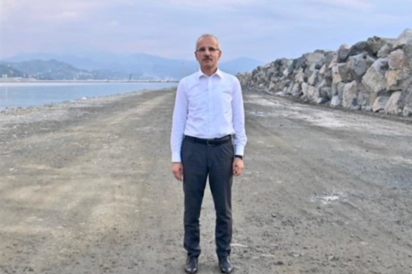 Bakan Uraloğlu, eski Milli Eğitim Bakanı Özer ile bir araya geldi
