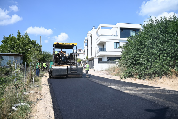 Gemlik Belediyesi Umurbey'de asfalt çalışmalarını sürdürüyor