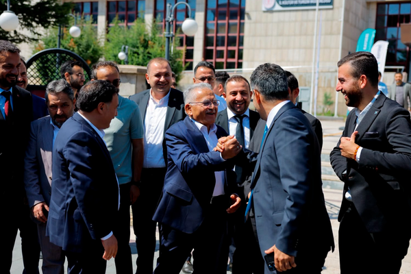 Başkan Büyükkılıç, TÜGVA Yaz Okulu kapanış programına katıldı
