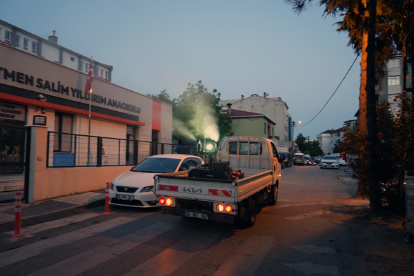 Maltepe Belediyesi yaz boyunca ilaçlama çalışmalarını sürdürüyor